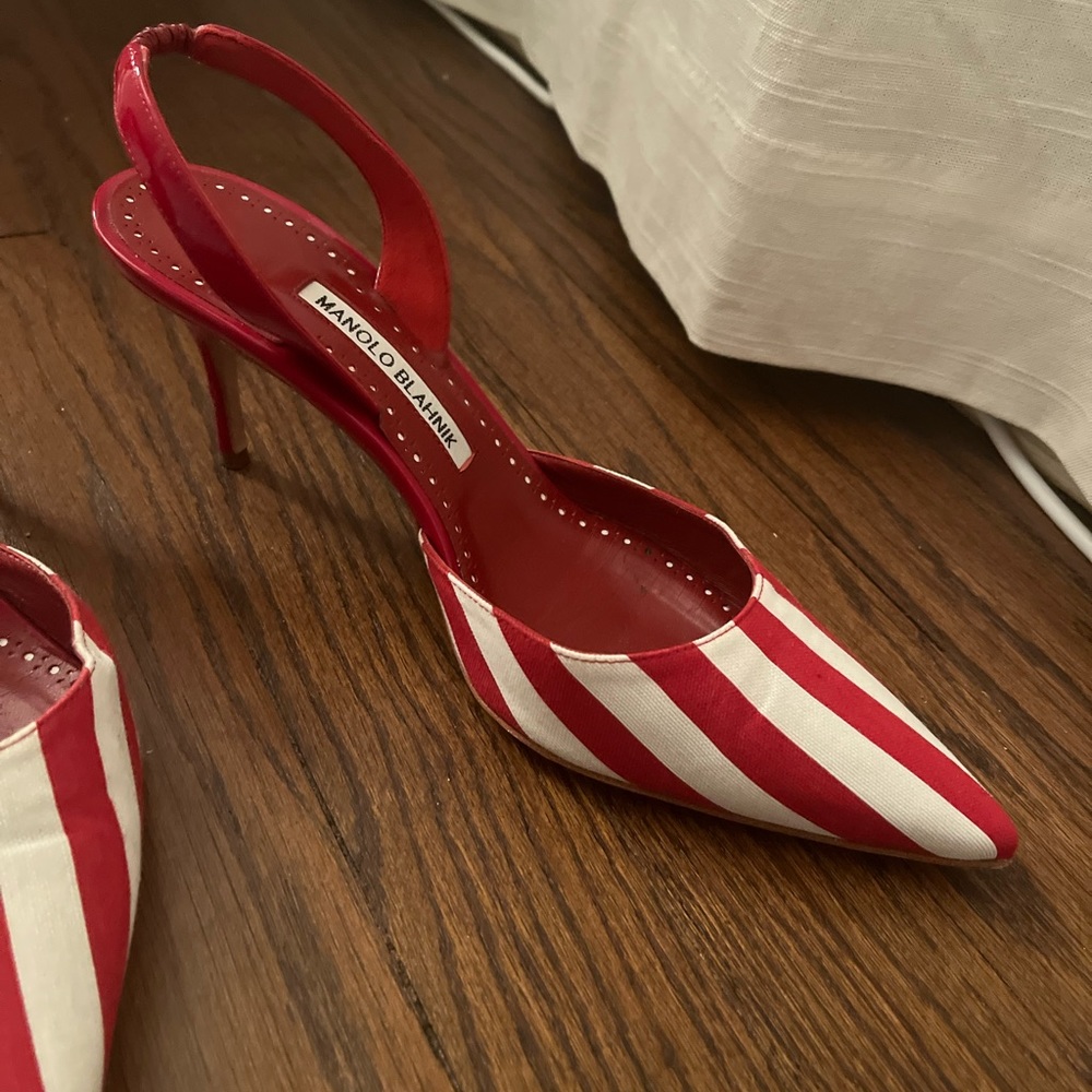 Manolo Blahnik Carolyne Pointy Toe Stripe Pump! EUC, sold out everywhere